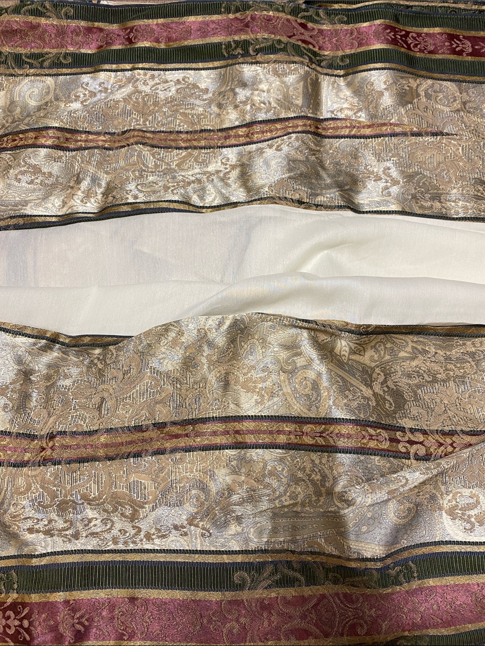 Croscill King Cream and Gold Paisley Bed Skirt with Burgundy and Green Trim NWOT